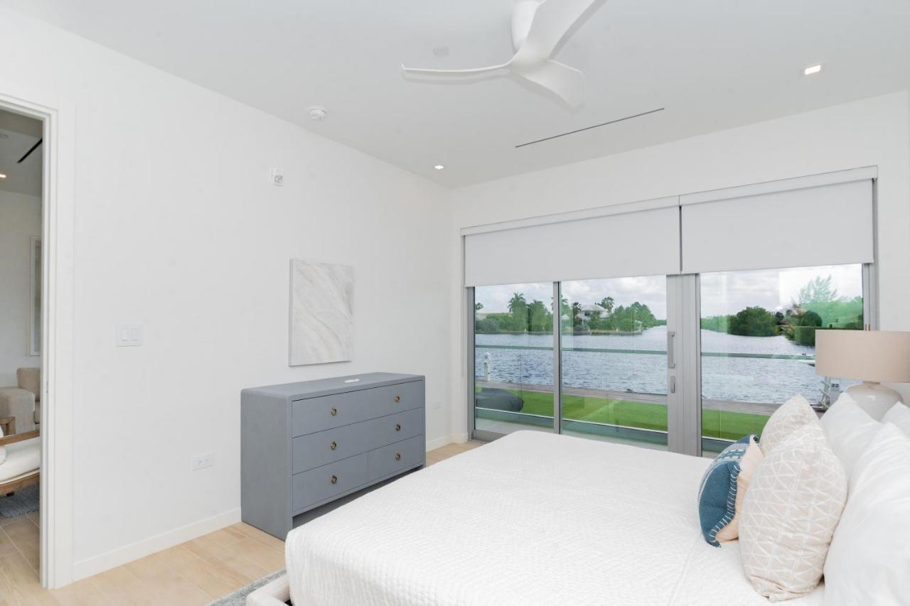 One Canal Point George Town Exterior foto